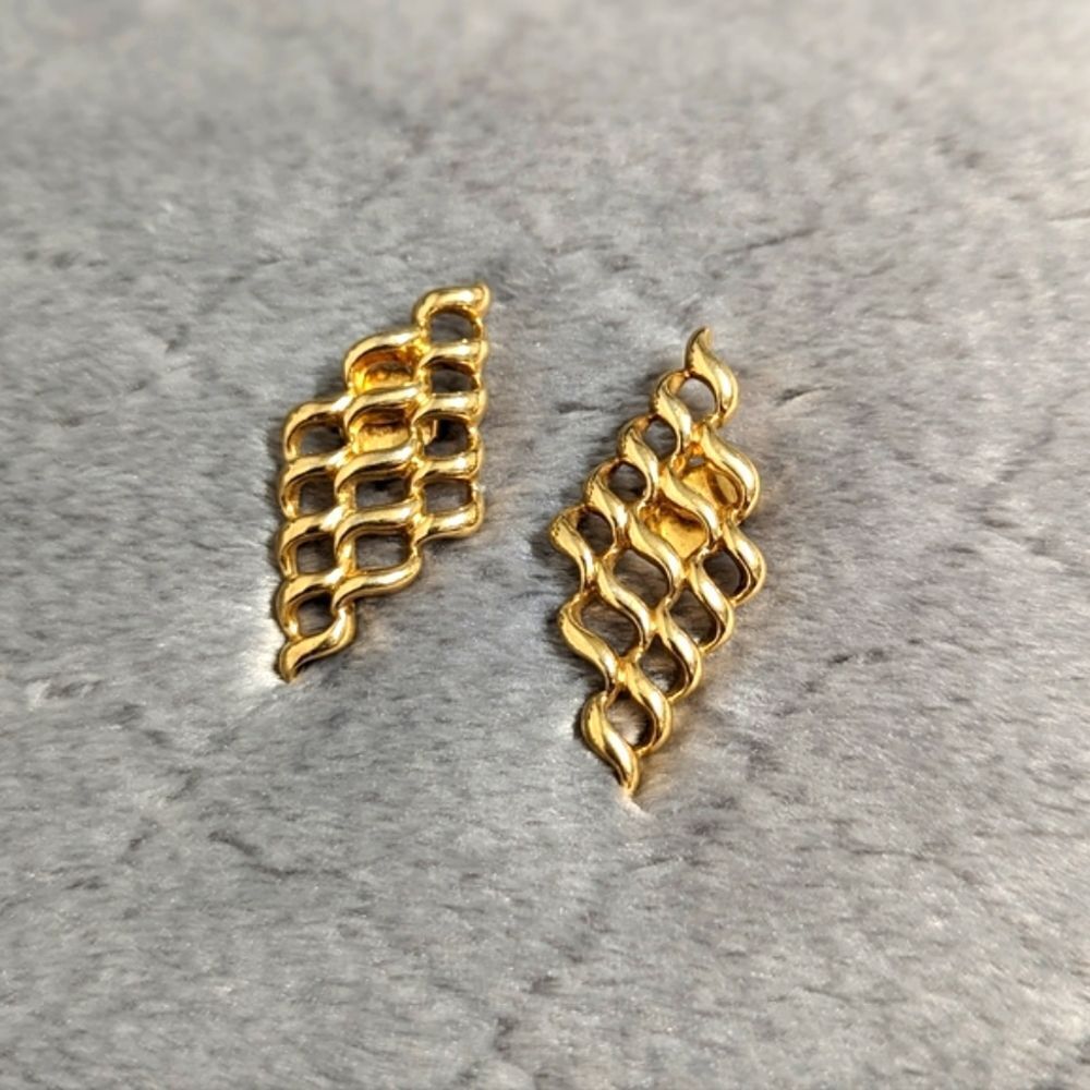 Vintage 80's Classic Wavey Goldtone Pierced Earrings